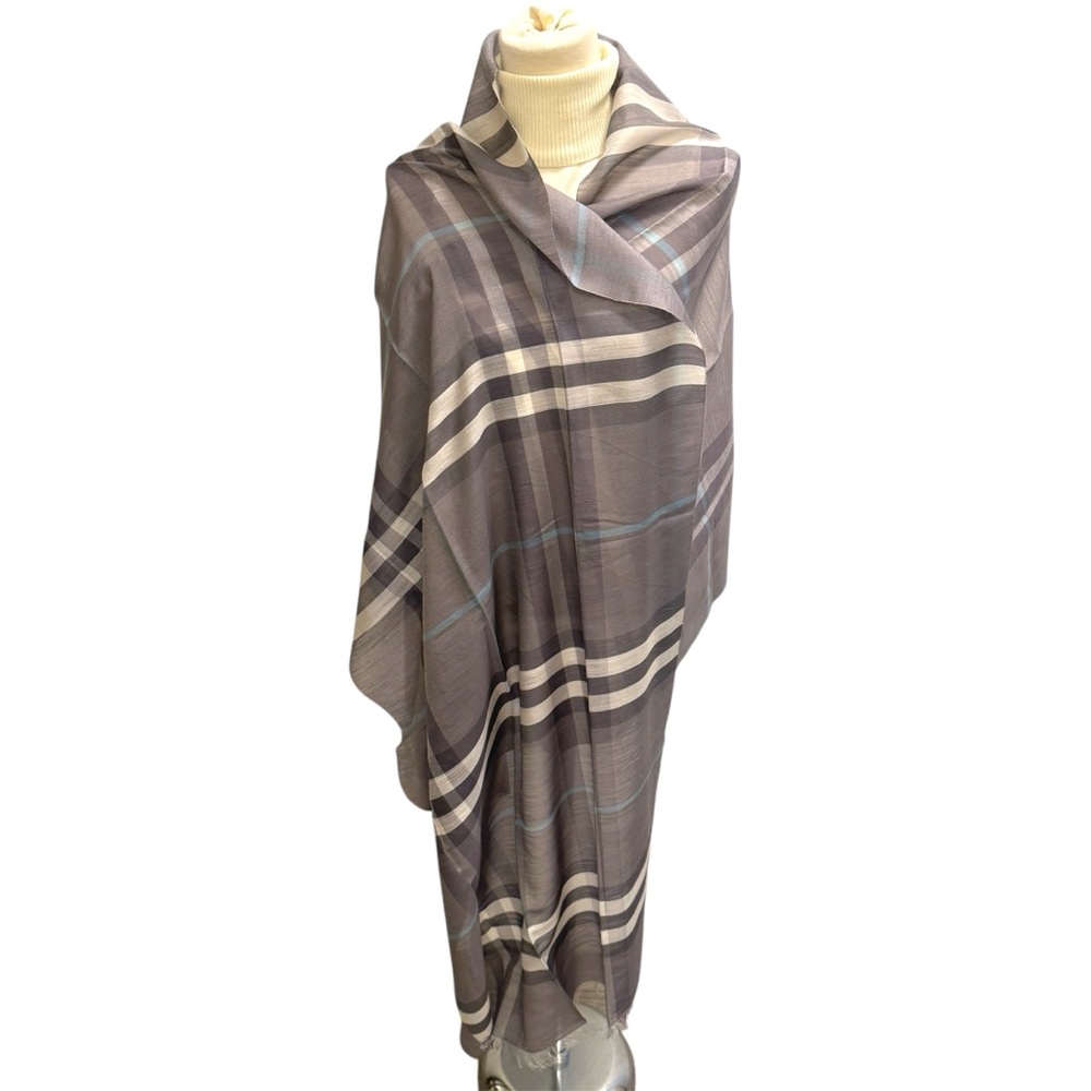 BURBERRY Gray & Cream Check Scarf – 80% Wool 20% Silk – Made in Scotland – EUC